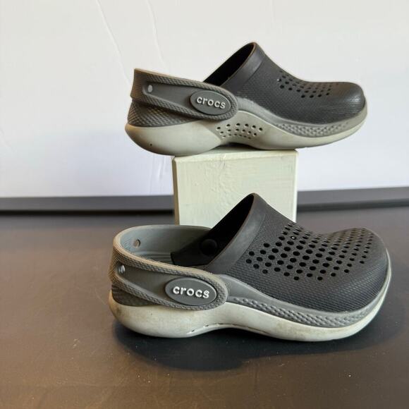 Crocs LiteRide Clogs Kids Size C8 Gray Black Slip On Sandals Lightweight Shoes - Picture 7 of 10